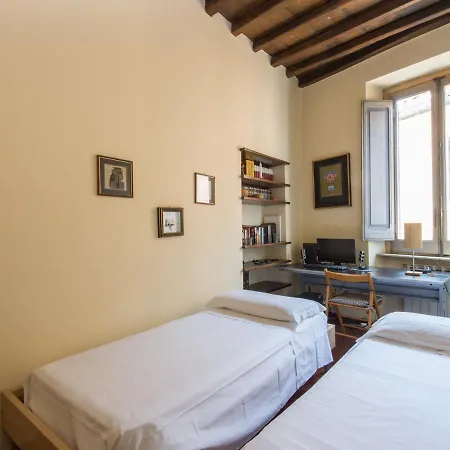 Piazza Navona Charming Apartment *